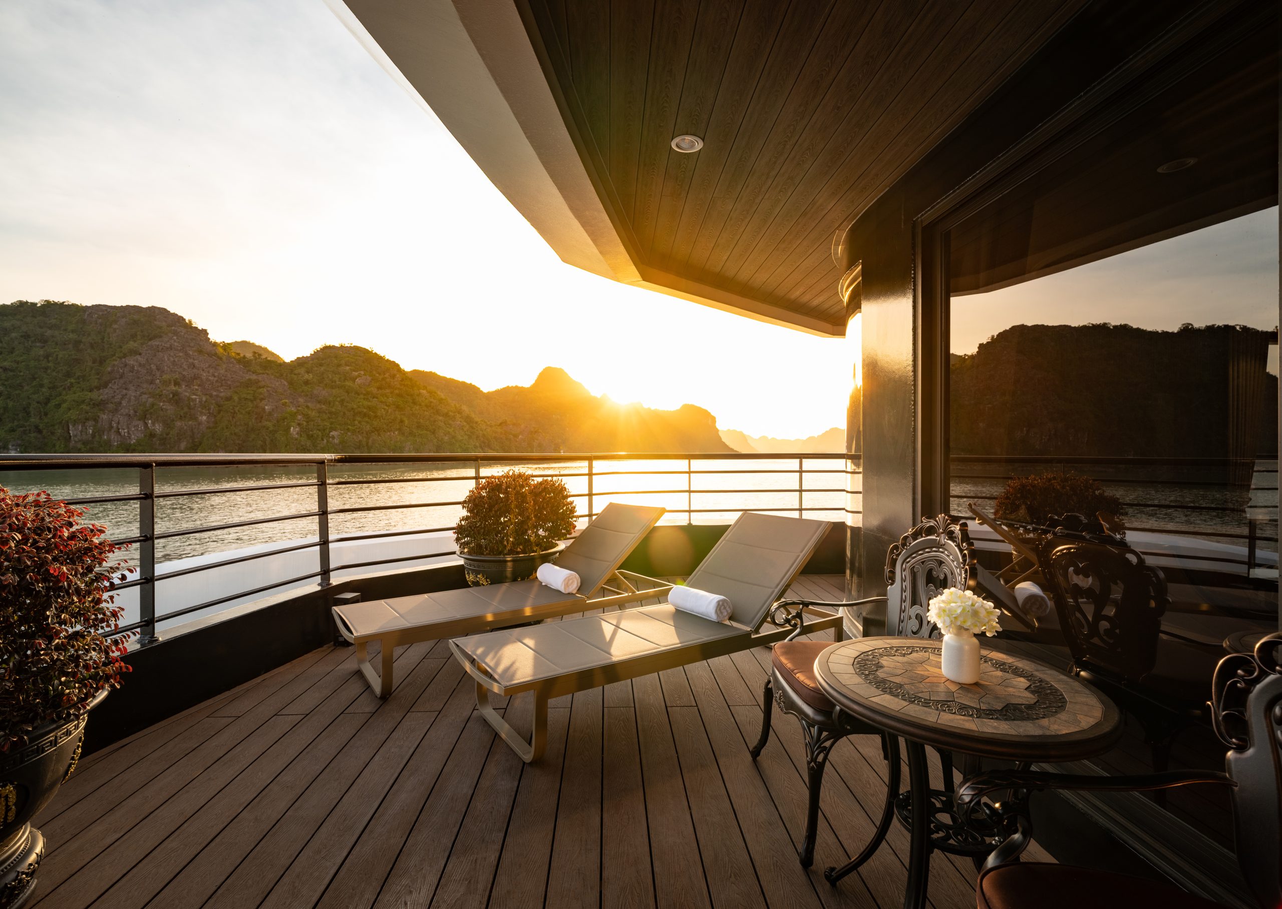 Diana Cruise - Ha Long Bay Suite